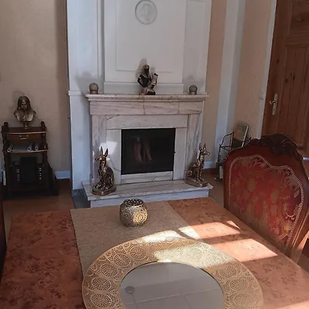 Einfach Sich Selbst Mal Wohlfuehlen, Voll Ausgestattet Kueche Und Bad, Auch Wohnung Alles Da, Wlan, 17 Min Zur Messe 4 Min Zum Schloss 4 Betten Inklusive, 4 Parkplaetze Kostenlos Delitzsch