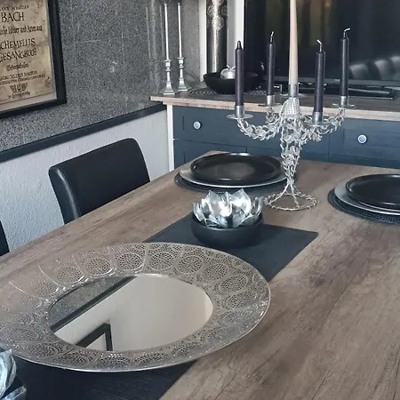 Einfach Sich Selbst Mal Wohlfuehlen, Voll Ausgestattet Kueche Und Bad, Auch Wohnung Alles Da, Wlan, 17 Min Zur Messe 4 Min Zum Schloss 4 Betten Inklusive, 4 Parkplaetze Kostenlos Apartment Delitzsch