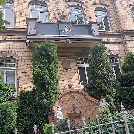 Einfach Sich Selbst Mal Wohlfuehlen, Voll Ausgestattet Kueche Und Bad, Auch Wohnung Alles Da, Wlan, 17 Min Zur Messe 4 Min Zum Schloss 4 Betten Inklusive, 4 Parkplaetze Kostenlos *