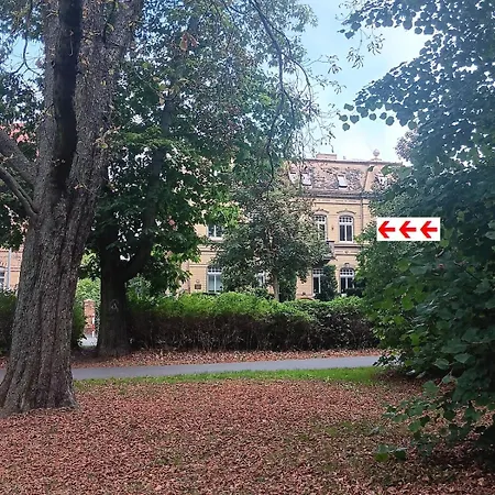 Einfach Sich Selbst Mal Wohlfuehlen, Voll Ausgestattet Kueche Und Bad, Auch Wohnung Alles Da, Wlan, 17 Min Zur Messe 4 Min Zum Schloss 4 Betten Inklusive, 4 Parkplaetze Kostenlos *