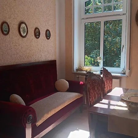 Einfach Sich Selbst Mal Wohlfuehlen, Voll Ausgestattet Kueche Und Bad, Auch Wohnung Alles Da, Wlan, 17 Min Zur Messe 4 Min Zum Schloss 4 Betten Inklusive, 4 Parkplaetze Kostenlos