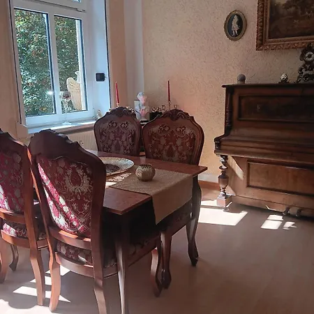 Apartment Einfach Sich Selbst Mal Wohlfuehlen, Voll Ausgestattet Kueche Und Bad, Auch Wohnung Alles Da, Wlan, 17 Min Zur Messe 4 Min Zum Schloss 4 Betten Inklusive, 4 Parkplaetze Kostenlos