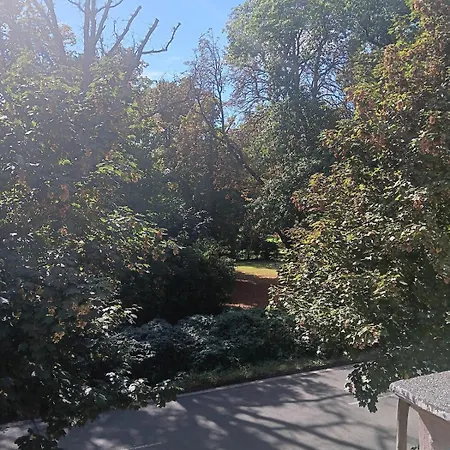 Einfach Sich Selbst Mal Wohlfuehlen, Voll Ausgestattet Kueche Und Bad, Auch Wohnung Alles Da, Wlan, 17 Min Zur Messe 4 Min Zum Schloss 4 Betten Inklusive, 4 Parkplaetze Kostenlos *
