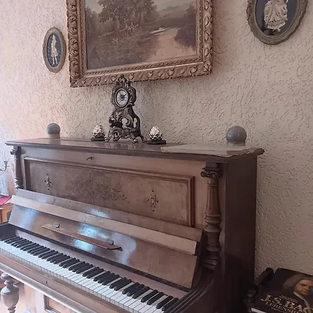 Einfach Sich Selbst Mal Wohlfuehlen, Voll Ausgestattet Kueche Und Bad, Auch Wohnung Alles Da, Wlan, 17 Min Zur Messe 4 Min Zum Schloss 4 Betten Inklusive, 4 Parkplaetze Kostenlos * Delitzsch