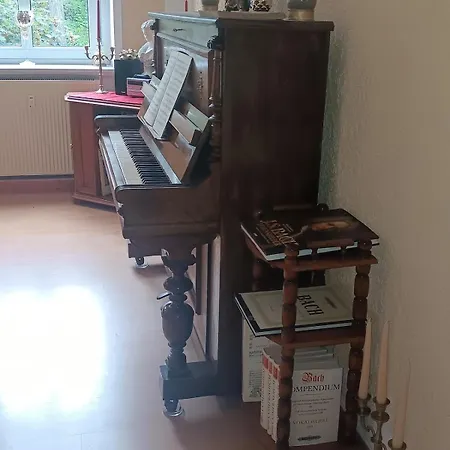 Einfach Sich Selbst Mal Wohlfuehlen, Voll Ausgestattet Kueche Und Bad, Auch Wohnung Alles Da, Wlan, 17 Min Zur Messe 4 Min Zum Schloss 4 Betten Inklusive, 4 Parkplaetze Kostenlos Delitzsch