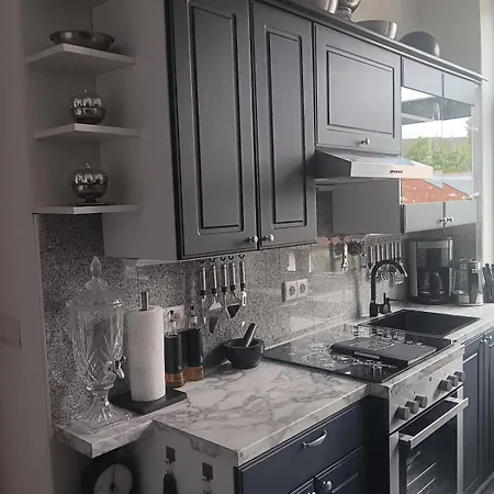 Apartment Einfach Sich Selbst Mal Wohlfuehlen, Voll Ausgestattet Kueche Und Bad, Auch Wohnung Alles Da, Wlan, 17 Min Zur Messe 4 Min Zum Schloss 4 Betten Inklusive, 4 Parkplaetze Kostenlos *
