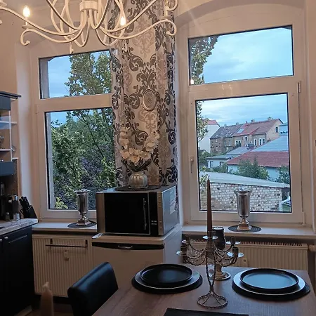 Einfach Sich Selbst Mal Wohlfuehlen, Voll Ausgestattet Kueche Und Bad, Auch Wohnung Alles Da, Wlan, 17 Min Zur Messe 4 Min Zum Schloss 4 Betten Inklusive, 4 Parkplaetze Kostenlos Apartment