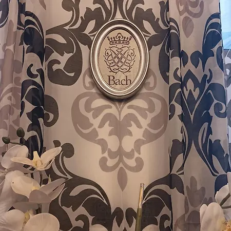 Einfach Sich Selbst Mal Wohlfuehlen, Voll Ausgestattet Kueche Und Bad, Auch Wohnung Alles Da, Wlan, 17 Min Zur Messe 4 Min Zum Schloss 4 Betten Inklusive, 4 Parkplaetze Kostenlos