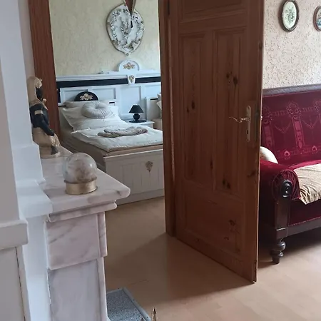 Einfach Sich Selbst Mal Wohlfuehlen, Voll Ausgestattet Kueche Und Bad, Auch Wohnung Alles Da, Wlan, 17 Min Zur Messe 4 Min Zum Schloss 4 Betten Inklusive, 4 Parkplaetze Kostenlos Apartment *