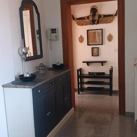 Apartment Einfach Sich Selbst Mal Wohlfuehlen, Voll Ausgestattet Kueche Und Bad, Auch Wohnung Alles Da, Wlan, 17 Min Zur Messe 4 Min Zum Schloss 4 Betten Inklusive, 4 Parkplaetze Kostenlos Delitzsch