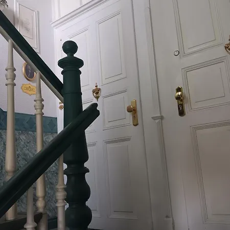 Einfach Sich Selbst Mal Wohlfuehlen, Voll Ausgestattet Kueche Und Bad, Auch Wohnung Alles Da, Wlan, 17 Min Zur Messe 4 Min Zum Schloss 4 Betten Inklusive, 4 Parkplaetze Kostenlos Delitzsch