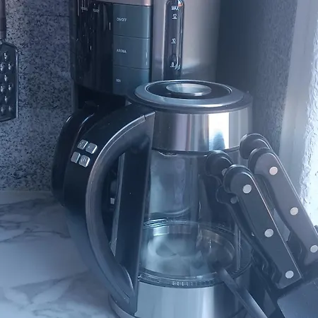 Einfach Sich Selbst Mal Wohlfuehlen, Voll Ausgestattet Kueche Und Bad, Auch Wohnung Alles Da, Wlan, 17 Min Zur Messe 4 Min Zum Schloss 4 Betten Inklusive, 4 Parkplaetze Kostenlos Apartment *