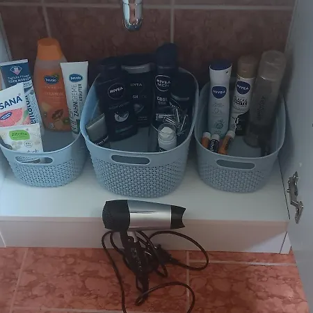 Einfach Sich Selbst Mal Wohlfuehlen, Voll Ausgestattet Kueche Und Bad, Auch Wohnung Alles Da, Wlan, 17 Min Zur Messe 4 Min Zum Schloss 4 Betten Inklusive, 4 Parkplaetze Kostenlos Delitzsch