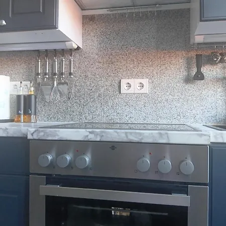 Apartment Einfach Sich Selbst Mal Wohlfuehlen, Voll Ausgestattet Kueche Und Bad, Auch Wohnung Alles Da, Wlan, 17 Min Zur Messe 4 Min Zum Schloss 4 Betten Inklusive, 4 Parkplaetze Kostenlos *