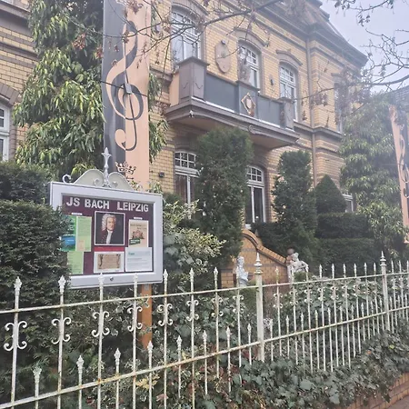 Apartment Einfach Sich Selbst Mal Wohlfuehlen, Voll Ausgestattet Kueche Und Bad, Auch Wohnung Alles Da, Wlan, 17 Min Zur Messe 4 Min Zum Schloss 4 Betten Inklusive, 4 Parkplaetze Kostenlos *