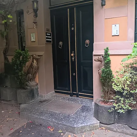 Einfach Sich Selbst Mal Wohlfuehlen, Voll Ausgestattet Kueche Und Bad, Auch Wohnung Alles Da, Wlan, 17 Min Zur Messe 4 Min Zum Schloss 4 Betten Inklusive, 4 Parkplaetze Kostenlos Apartment Delitzsch